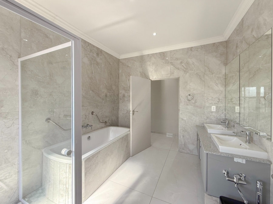 4 Bedroom Property for Sale in The Islands Estates North West